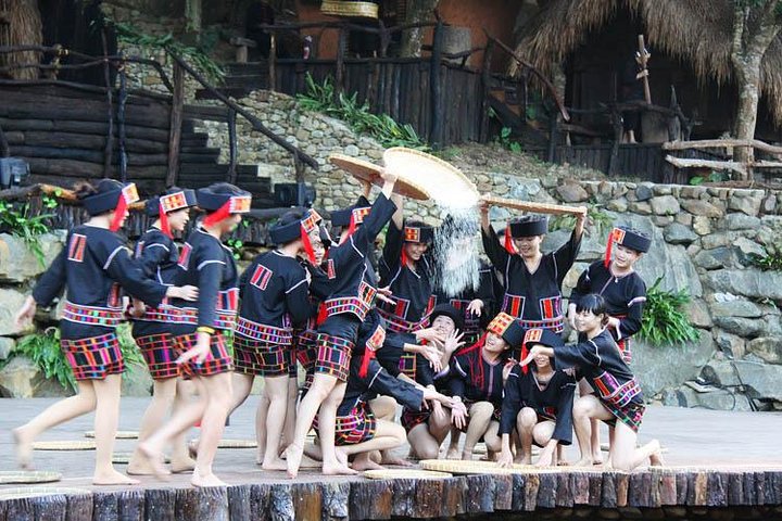 En dags privat tur til Yanoda Tropical Rain Forest Park og Li Minority Culture Park