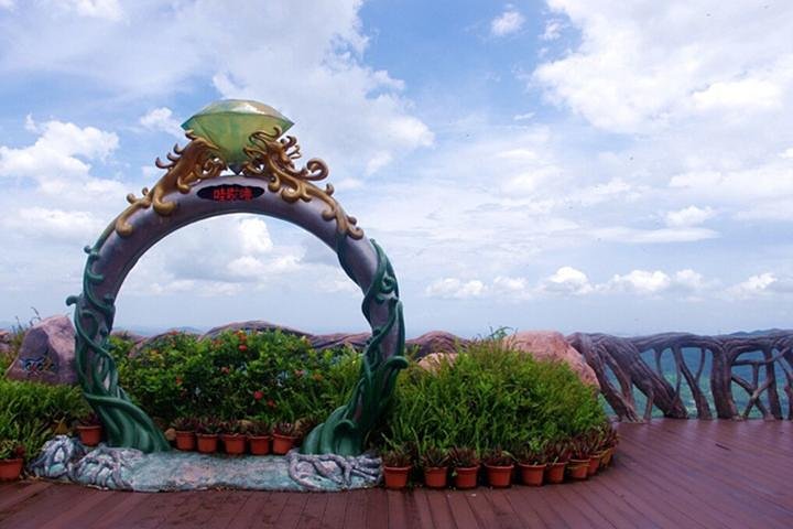 En dags privat tur til Yanoda Tropical Rain Forest Park og Li Minority Culture Park