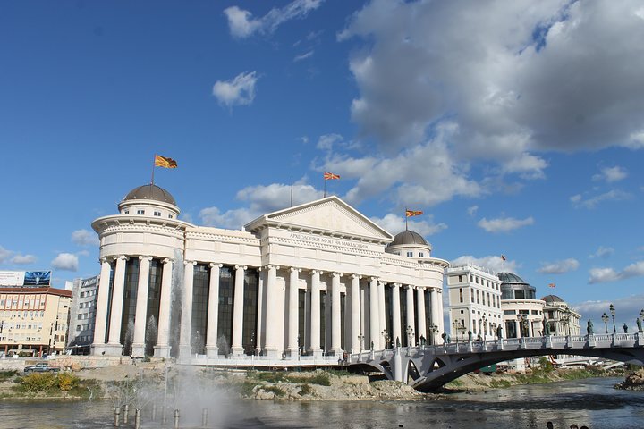 Skopje Oude en nieuwe privé-wandeltocht van een halve dag