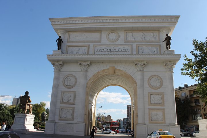 Skopje Oude en nieuwe privé-wandeltocht van een halve dag