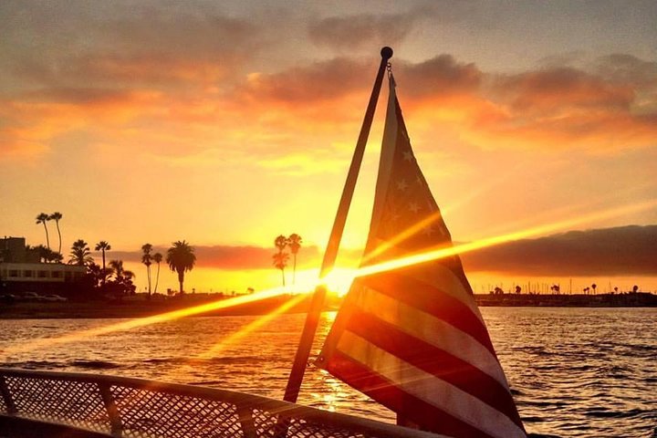 Cruzeiro ao pôr do sol em San Diego de Mission Bay