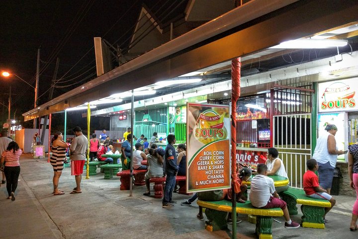 Tour gastronómico de Trinidad por la noche