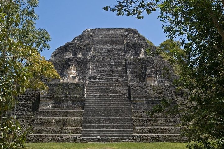 グアテマラシティからの昼食付きのティカル日帰り旅行