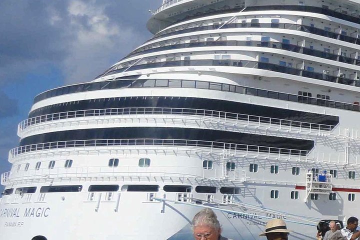 San Antonio Port til Santiago Airport eller Hotel Private Transfer