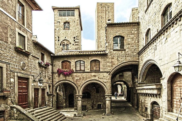 Private Stadtrundfahrt in Viterbo mit den Papstgräbern Conclave Palace und Duomo