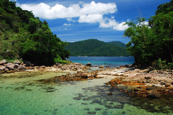 Excursión de día completo en lancha motora por la costa norte de Ilha Grande