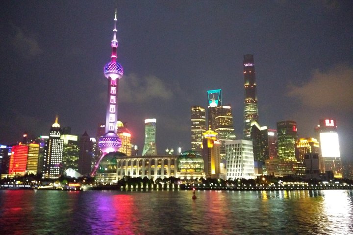 Private Abendtour: VIP-Flussfahrt auf dem Huangpu und Lichter von Shanghai