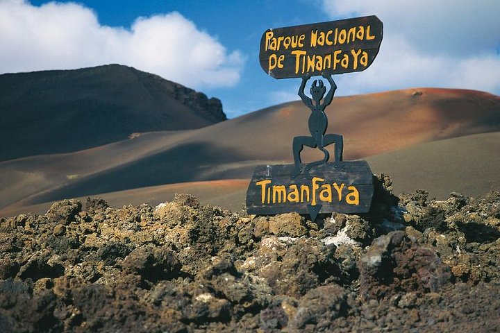 Volledige dagtour naar Timanfaya, Green Lagoon en La Geria