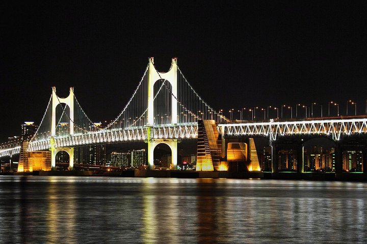 Tour nocturno de Busan con espectáculo de cruceros y fuegos artificiales