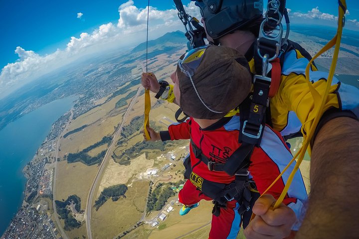 Saut en parachutisme de 3 660 mètres en tandem au Lac Taupo