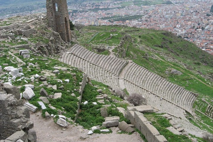 Pergamum Akropolis en Asclepion Tour vanuit de haven van Dikili met privégids
