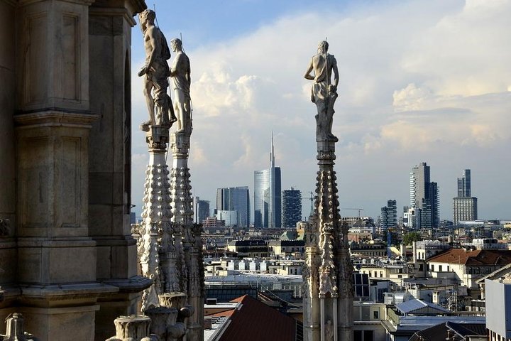 Milán superahorro: Entrada Evite las colas al Duomo y visita guiada a la terraza