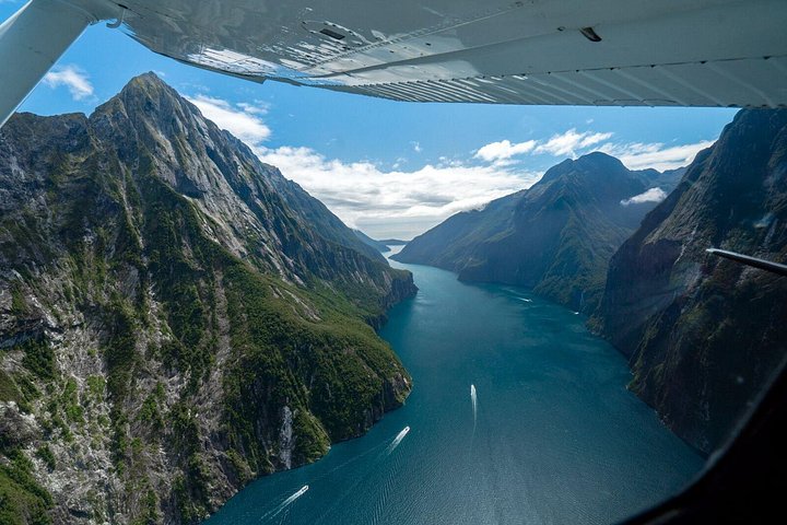 Vuelo y crucero del glaciar Milford Sound desde Wanaka