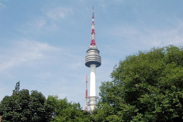 Seoul City Sightseeing Tour Including Gyeongbokgung Palace, N Seoul Tower, and Namsangol Hanok Village