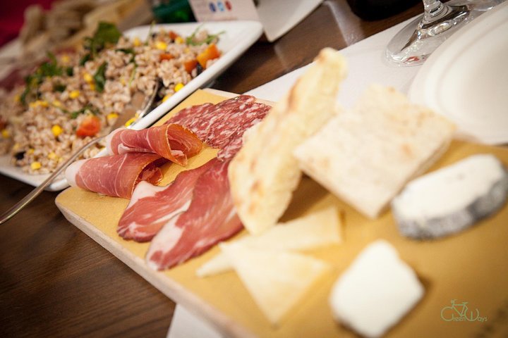 E-sykkel tur i nærheten av Assisi med vinsmaking og vingård lunsj
