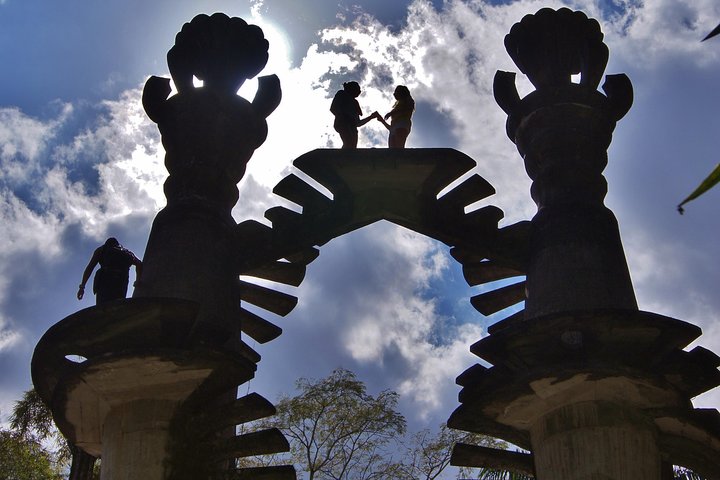 Visite du Jardin surréaliste de Xilitla et des abysses de Huahuas