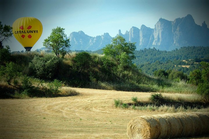 Hot air balloon Kon-Tiki Montserrat inkludert Barcelona pickup