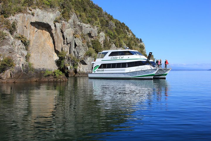 Diariamente Scenic Maori Rock Carving Cruise Taupo