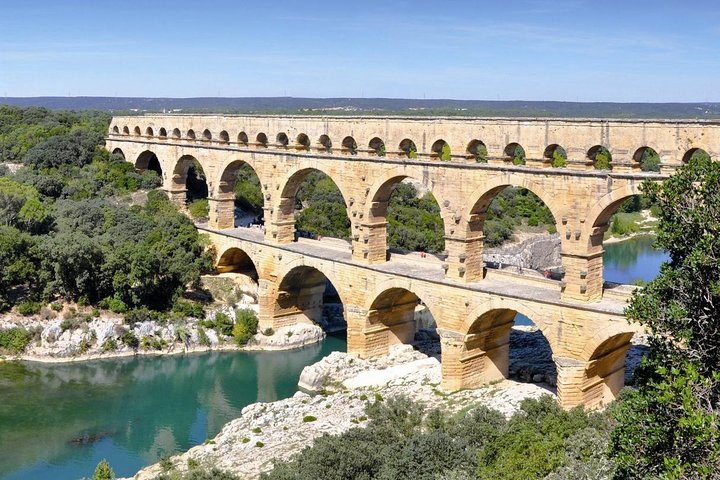 Excursión de medio día al Provenza del Gard du Gard y degustación de vinos desde Aviñón