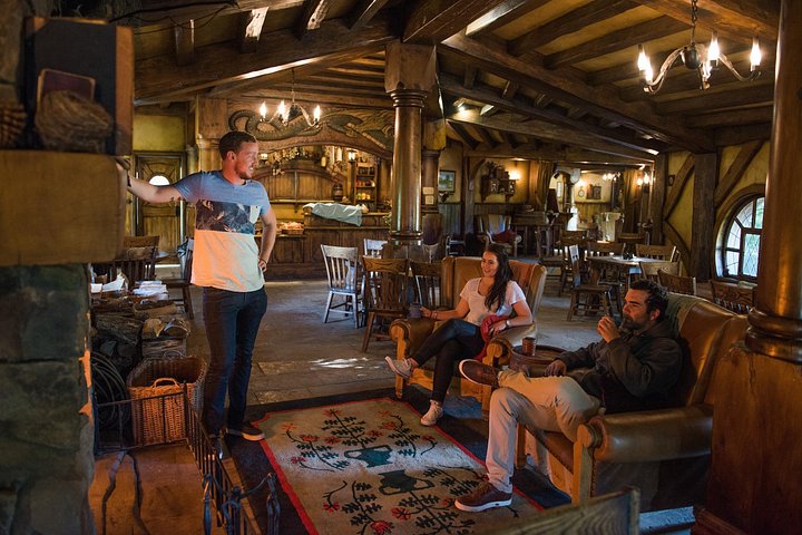 Hobbiton Movie Set & Waitomo Caves Pequeno grupo tour de Auckland