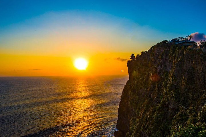 Tour serale privato del tempio di Uluwatu e della danza del fuoco di Kecak nella baia di Jimbaran