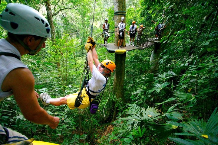 Adventure Combo Tour : aventure en tyrolienne et canaux de Tortuguero