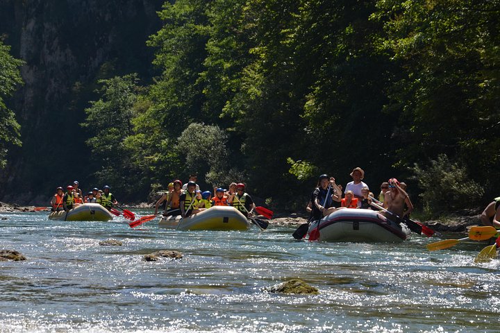 Rafting all inclusive sulla Neretva, tour di un giorno da Mostar