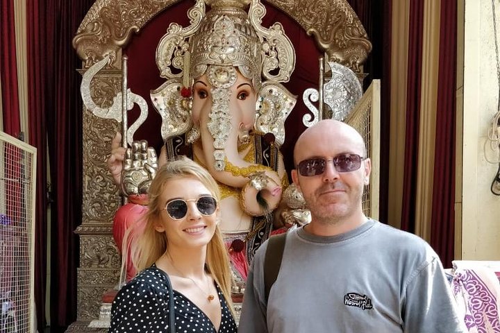 Geführte Highlights der Pune Car Tour mit einem Einheimischen (4 Stunden Sightseeing im AC Car)