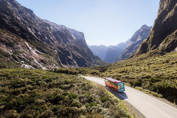 Milford Sound Coach & Cruise ex Te Anau Atemberaubende Aussicht mit Mittagessen