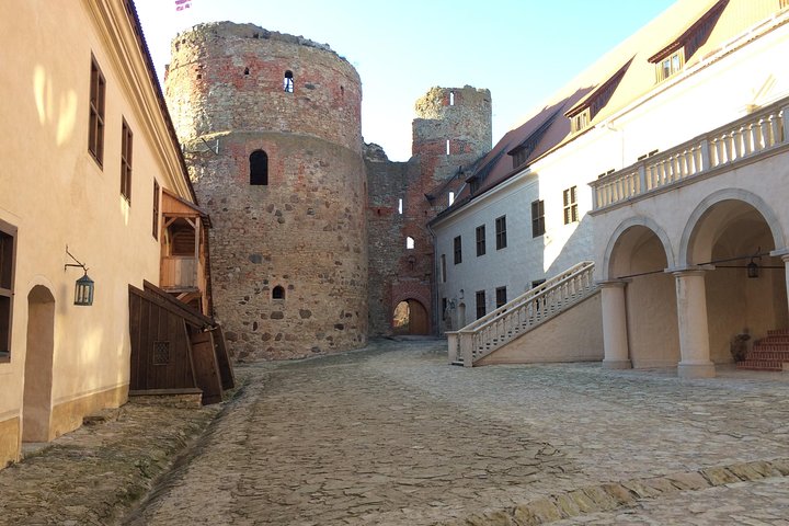 Tour de Riga à Vilnius: le château de Bauska, le palais Rundale et la colline des croix