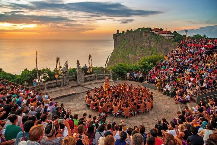 Privat Uluwatu solnedgångstur med Kecak dans och middag