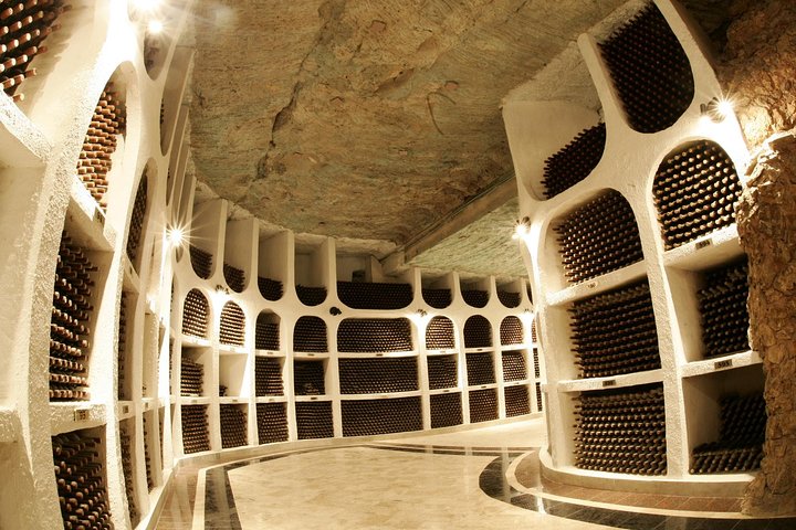 Excursion d'une journée en République de Moldavie - visitez Chisinau et Cricova Winery