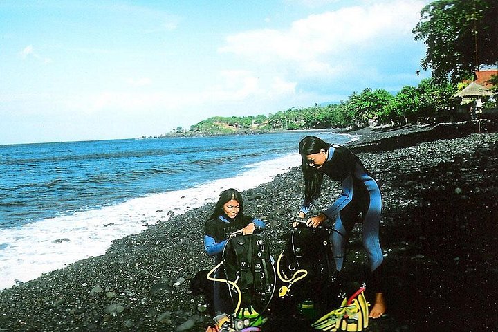 Buceo en el naufragio del USS Liberty de Tulamben Bali