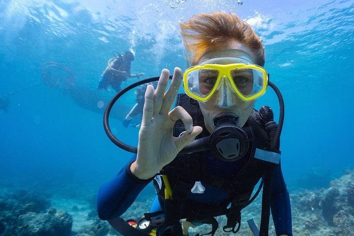 Buceo en el naufragio del USS Liberty de Tulamben Bali