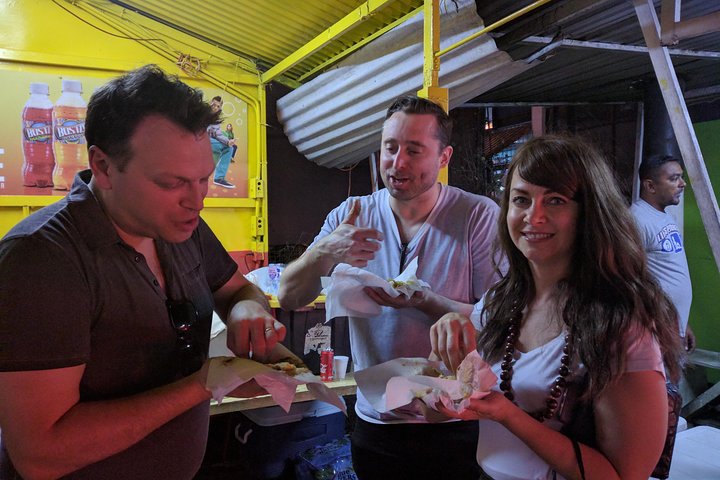 Tour gastronómico de Trinidad por la noche