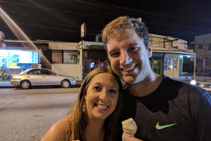 Tour gastronómico de Trinidad por la noche