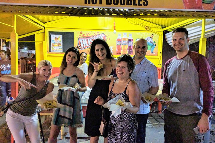 Tour gastronómico de Trinidad por la noche