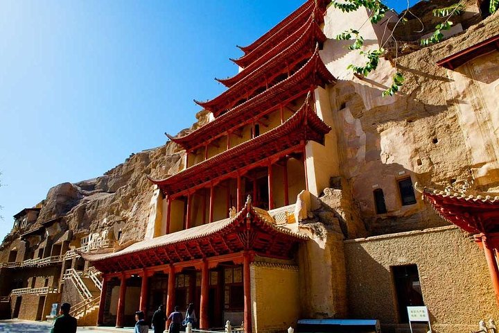 Visite privée d'une journée à Dunhuang: grottes de Mogao, dunes chantantes et Crescent Moon Spring
