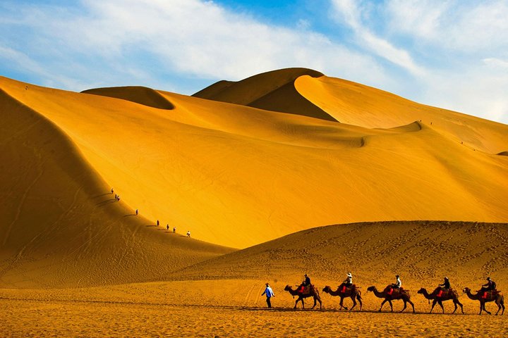 Visite privée d'une journée à Dunhuang: grottes de Mogao, dunes chantantes et Crescent Moon Spring