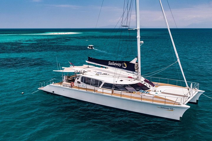Aventura de navegación y snorkel en Outer Reef Mackay Cay desde Port Douglas
