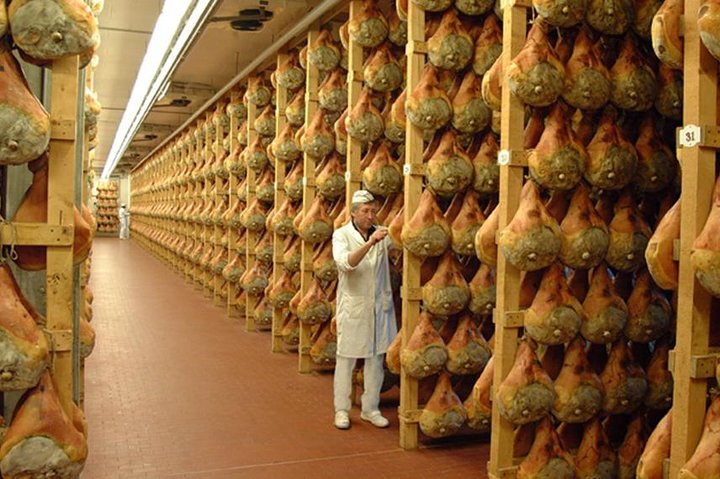 Discover Parma’s Flavors: Parmigiano & Prosciutto Food Tour