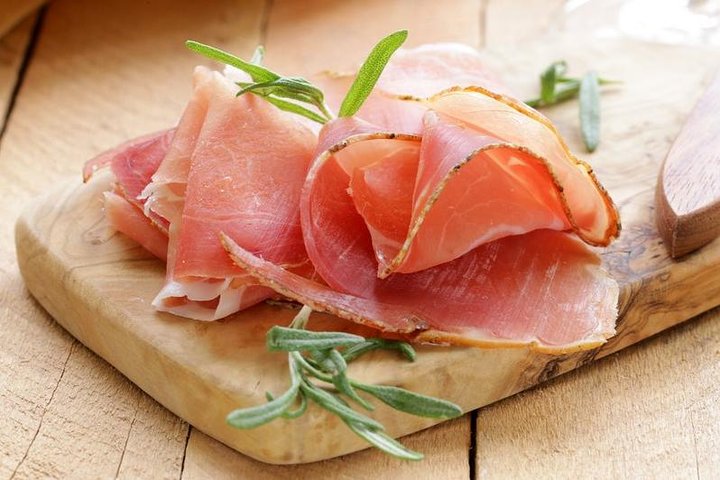 Discover Parma’s Flavors: Parmigiano & Prosciutto Food Tour
