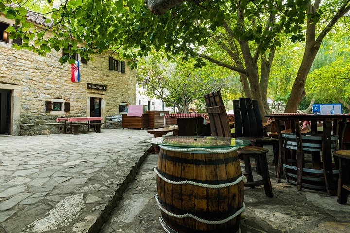 Tour di un giorno alle cascate di Krka con giro in barca da Spalato e Trogir