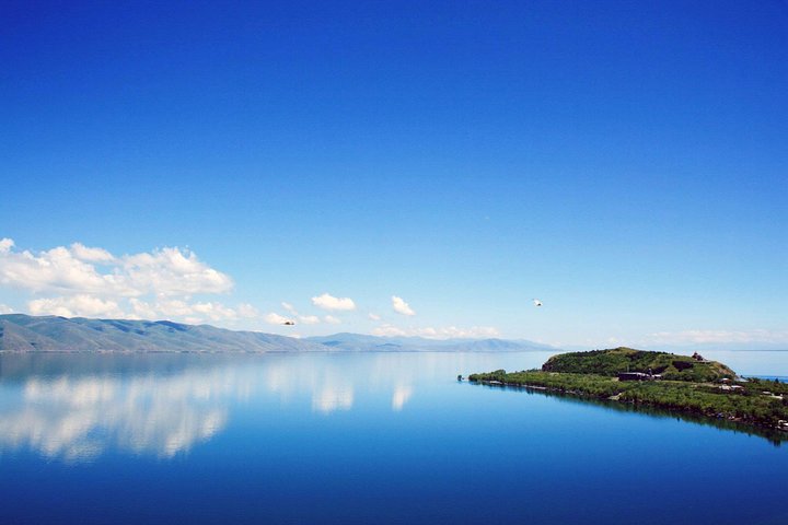 Transfer from Yerevan to Tbilisi with 2 sightseeing stops