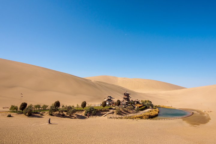 Tour privato di un giorno della Via della Seta di Dunhuang: grotte di Mogao, Crescent Spring