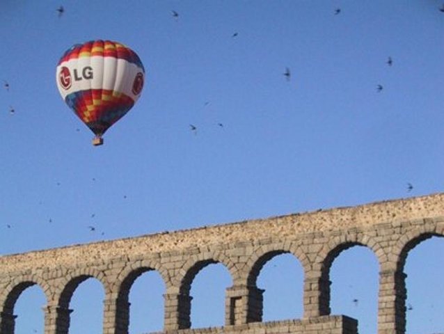 Hot Air Balloon Ride over Segovia med valgfri transport fra Madrid