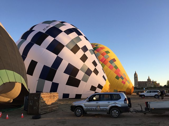 Hot Air Balloon Ride over Segovia med valgfri transport fra Madrid