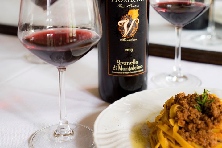 Excursión con cata de vino Brunello di Montalcino para grupos reducidos desde Siena