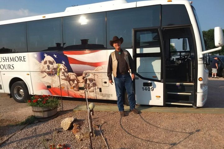 Tour del Monte Rushmore e delle Black Hills con due pasti e uno spettacolo di varietà musicale