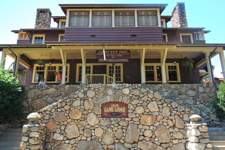 Tour del Monte Rushmore e delle Black Hills con due pasti e uno spettacolo di varietà musicale